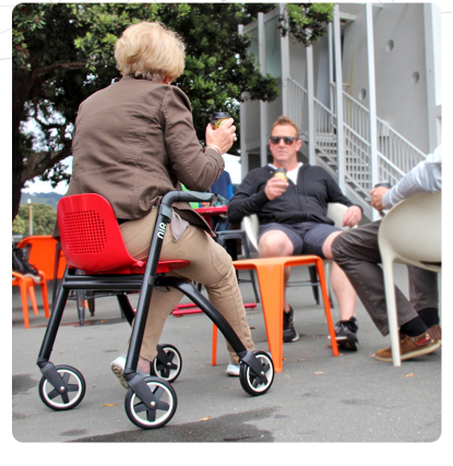 Apa yang Anda ketahui tentang Rolling Walkers untuk manula?