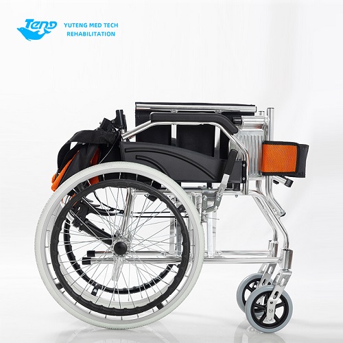 Yang lebih baik untuk orang tua, kursi roda aluminium atau kursi roda baja